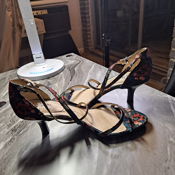 Shoes - Picture 2 of 5